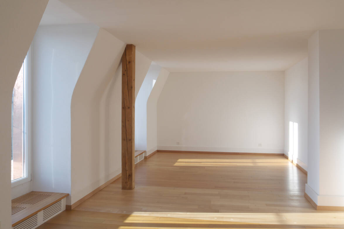 1. Dachgeschoss, Wohnraum angrenzend an Balkon