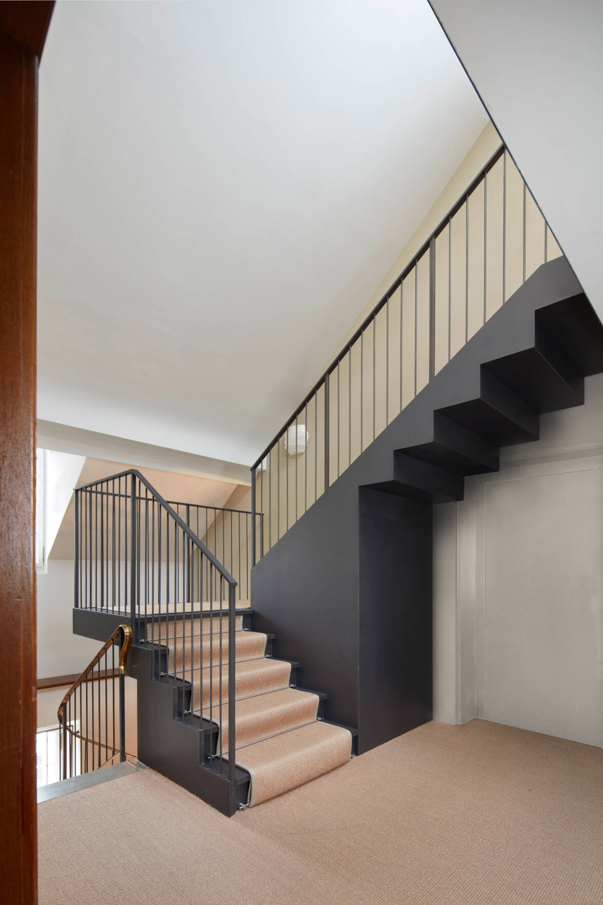 Neuer Treppenaufgang zu Suiten im Dachgeschoss