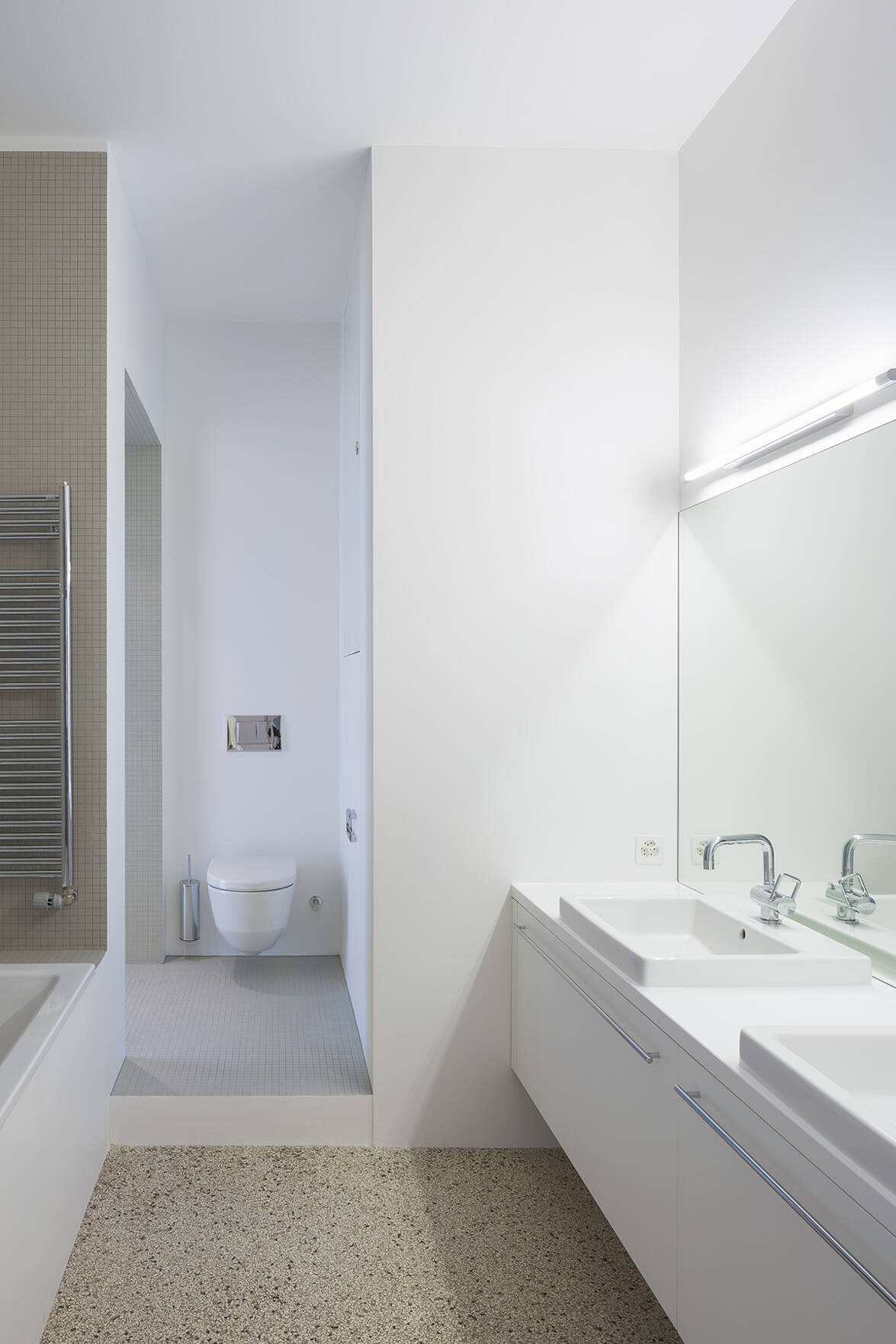 Badumbau mit erweiterter Duschen- und Toilettennische