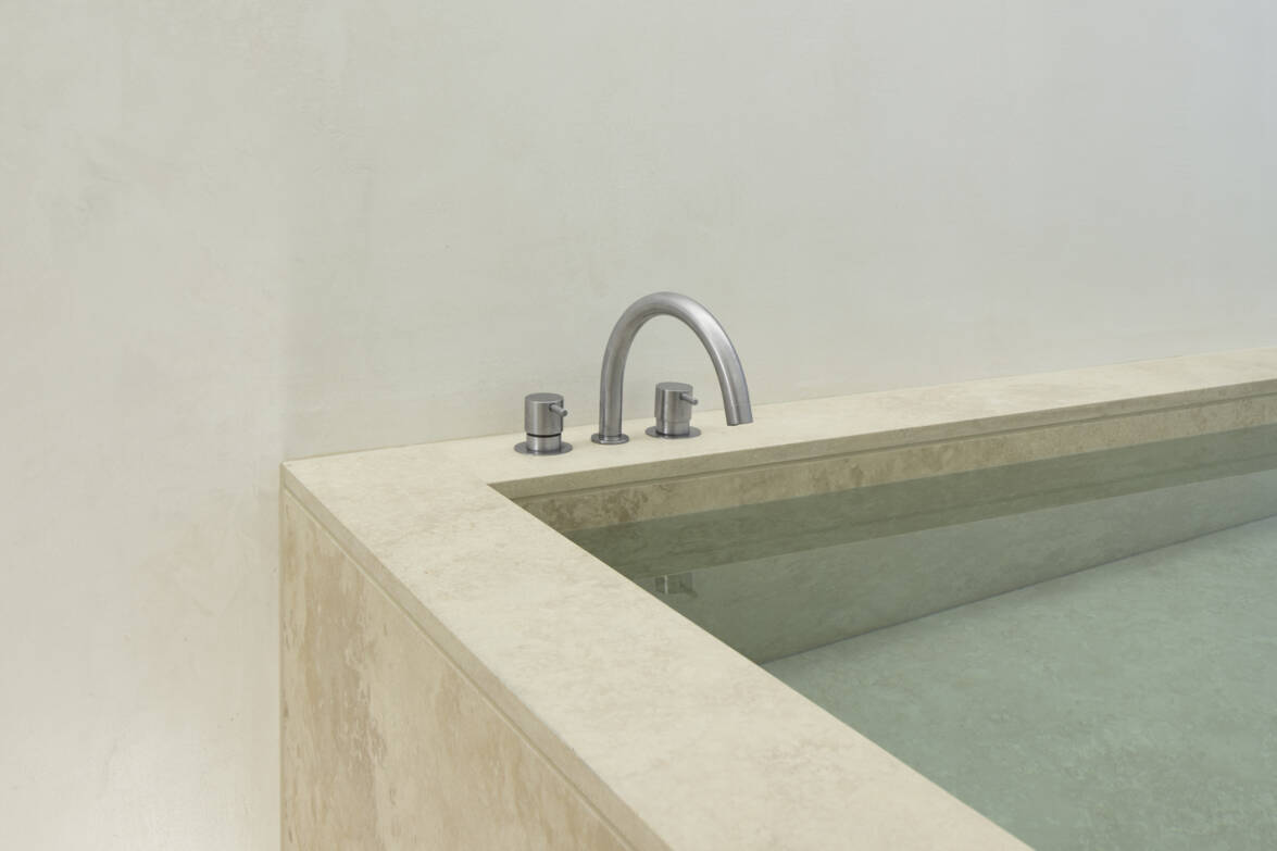 Wellnessraum mit Tauchbecken