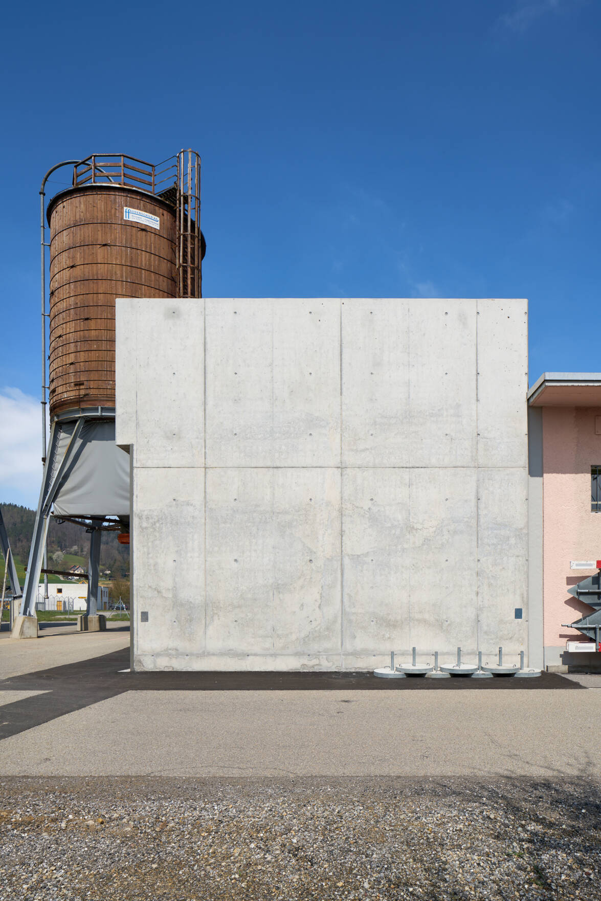 Einstellhalle, Seitenansicht