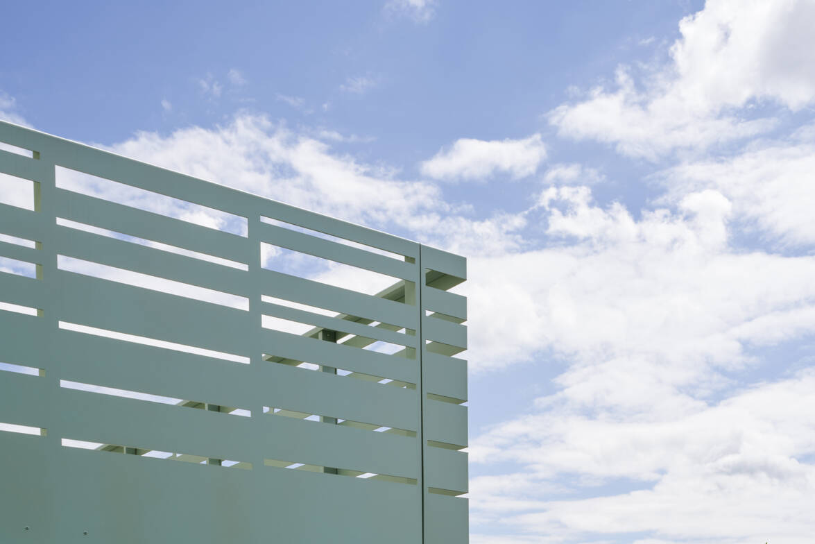 Eckdetail gelasertes Stahlgeländer