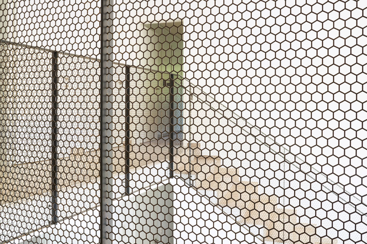 Stahlgeländer Obergeschoss, Wabenmuster