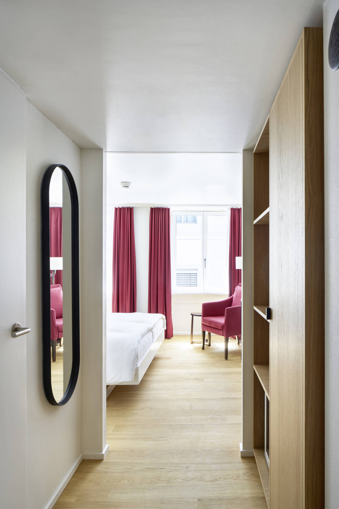 Hotelzimmer, Wohn- und Eingangsbereich